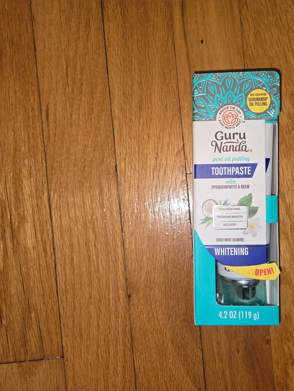 Whitening Toothpaste Gel in Teal and White